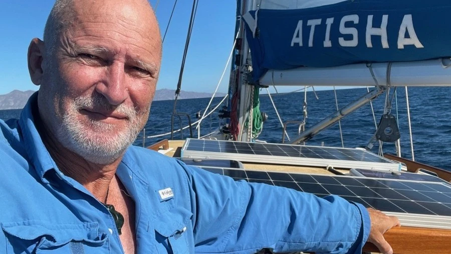 Man_on_yacht.jpg